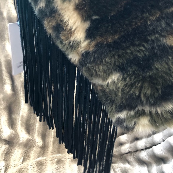 Camouflage 👜 Fringe and Faux Fur Purse NWT - Picture 4 of 10